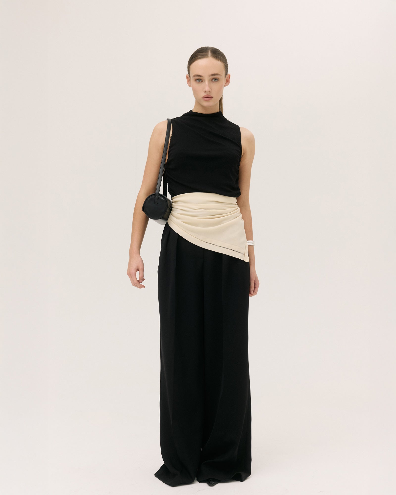 MA-JR_THE_MERIDIAN_COLLECTION_DAHLIAHTANK_black_1.jpg