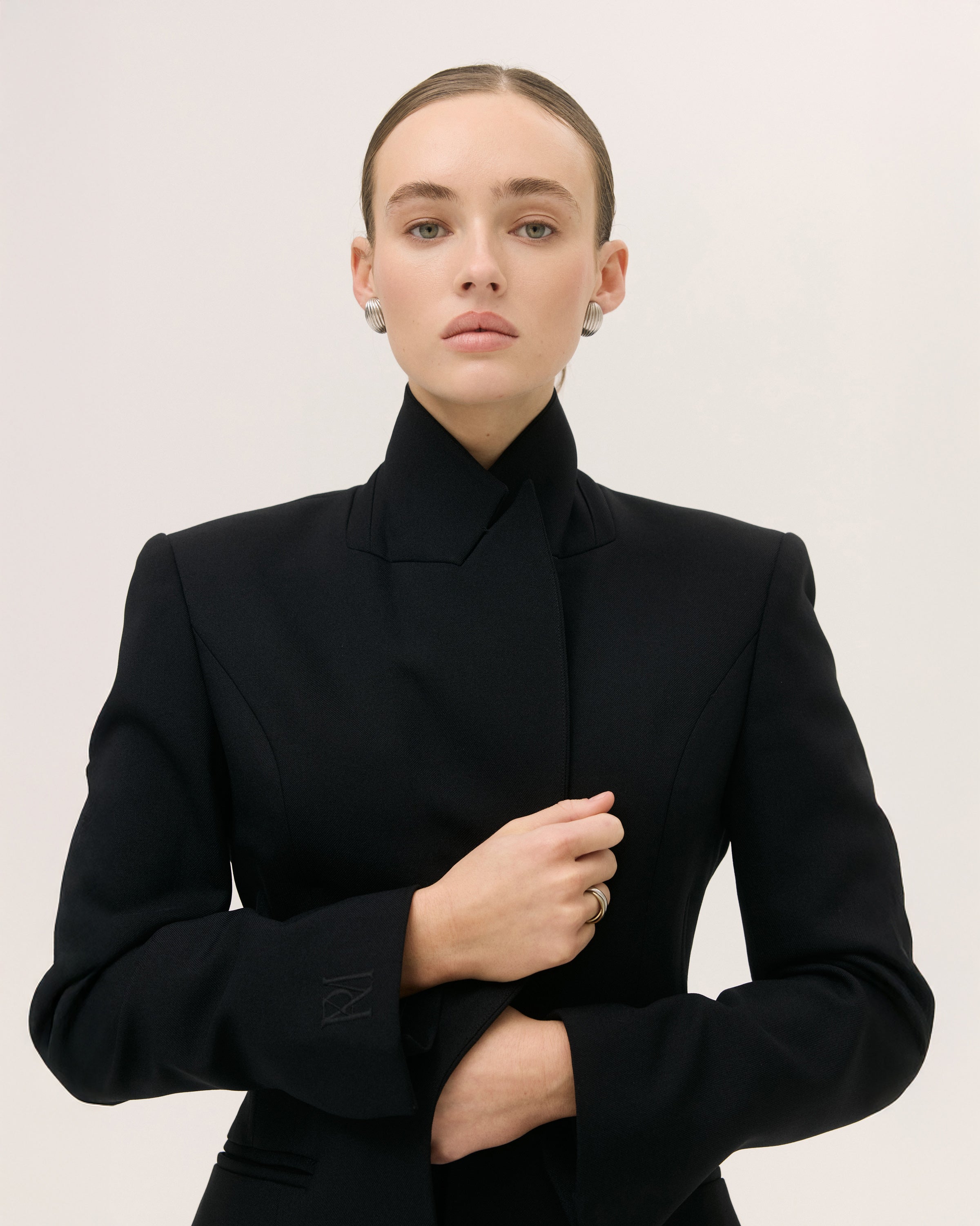 MA-JR_THE_MERIDIAN_COLLECTION_THEODETTEBLAZER_1.jpg
