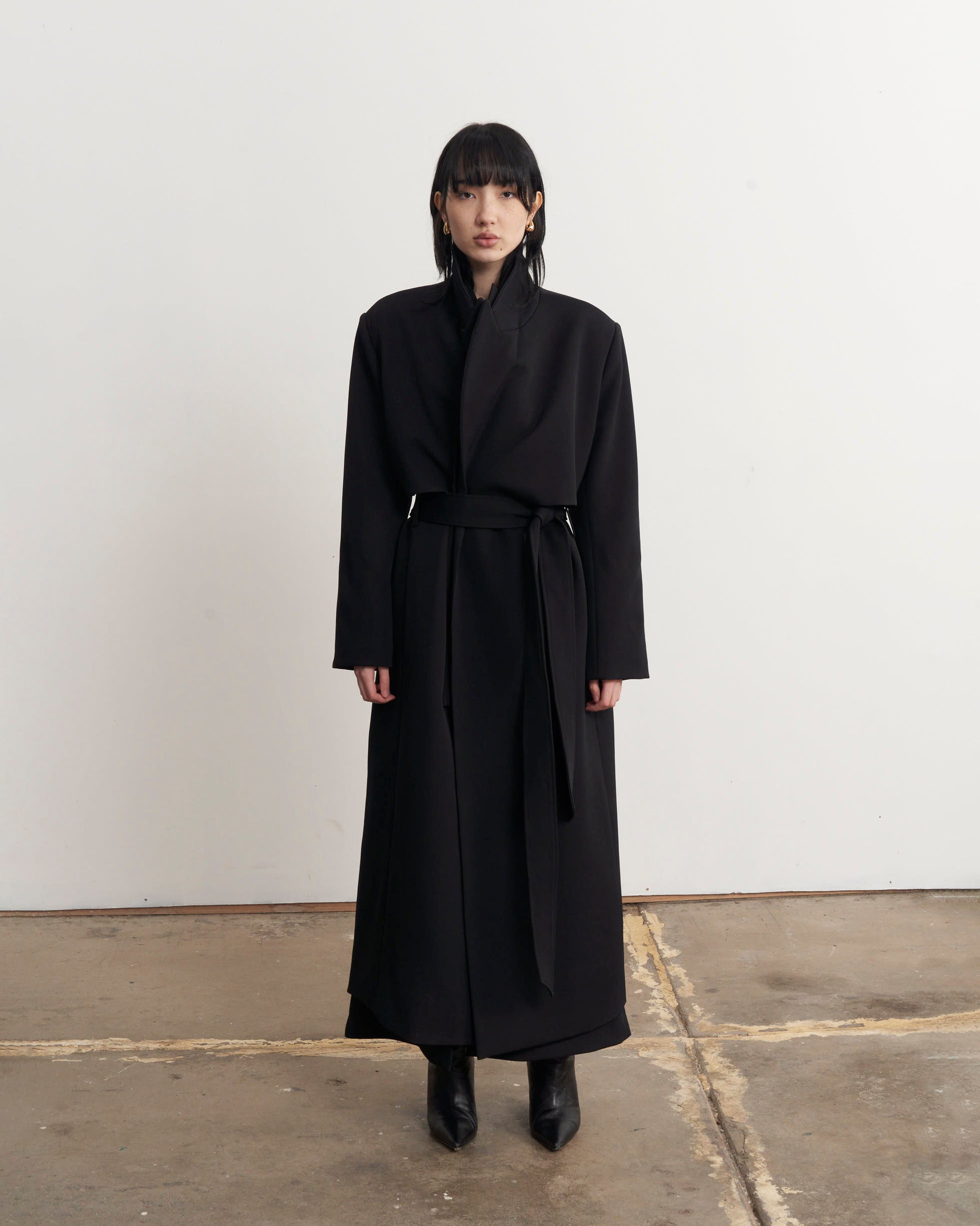 MAJR-Minimalist-The-Trench-Black-Styled.jpg