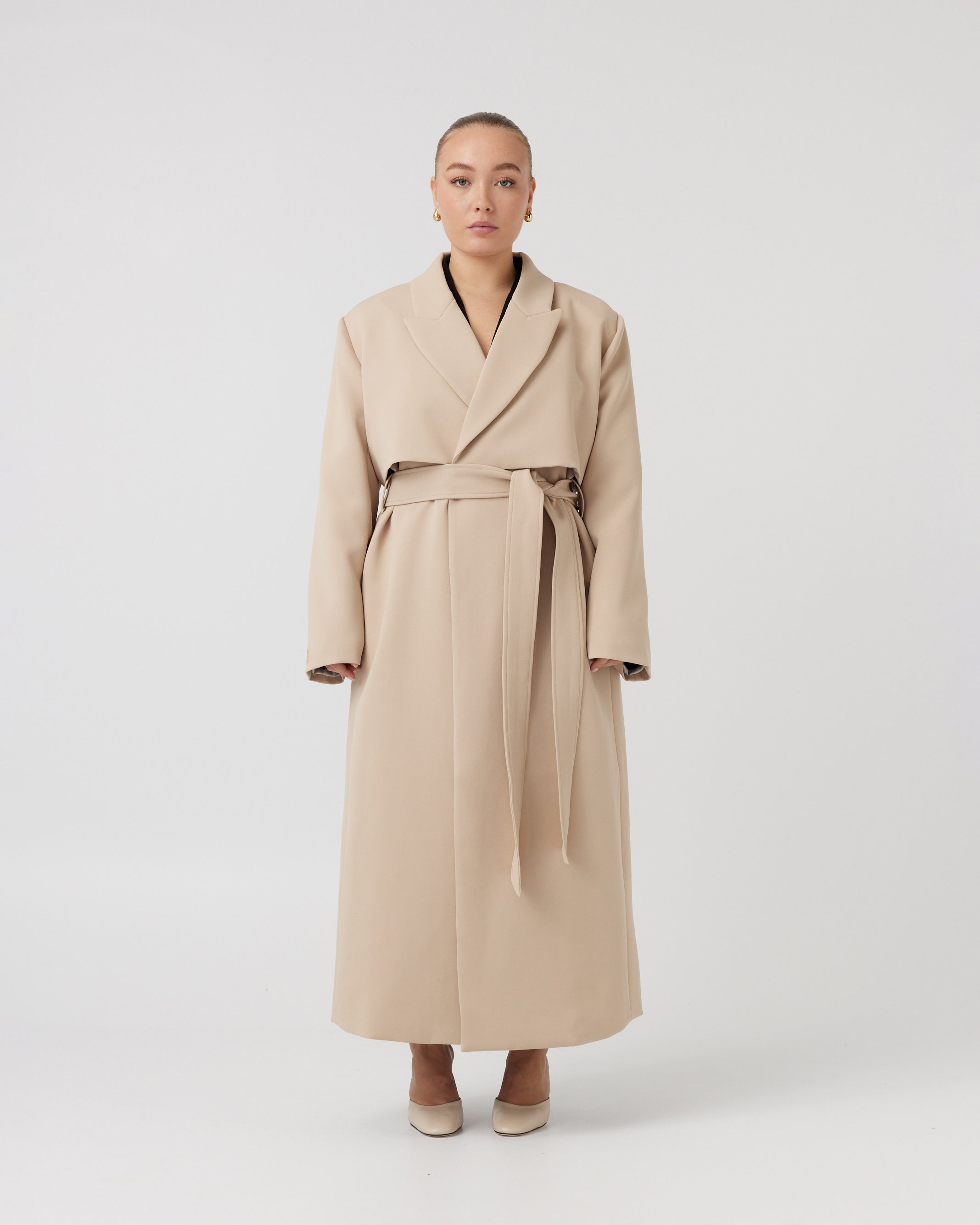 MAJR-Minimalistic-Trench-Coat-Ecommerce.jpg